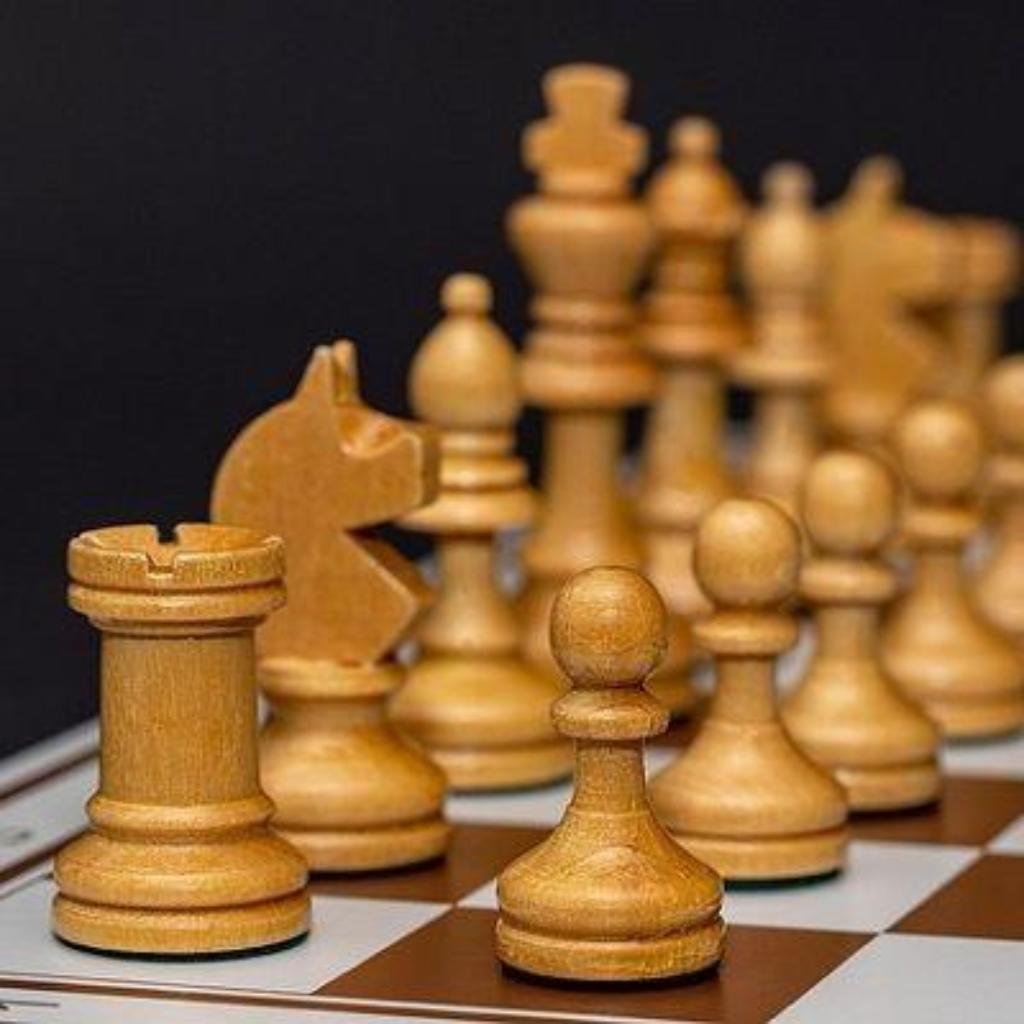 https://pixabay.com/de/photos/schach-schachbrett-schachfiguren-6930293/